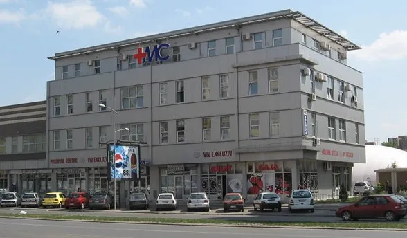 Zgrada u kojoj se nalazi MC Poliklinika, Bulevar Cara Lazara 79b, Novi Sad